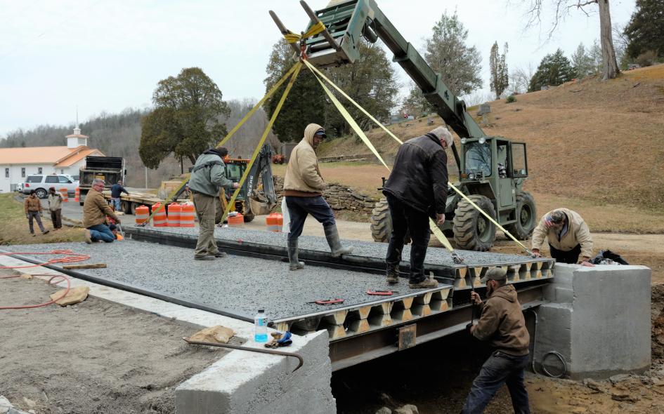 IACMI FRP bridge install_2021